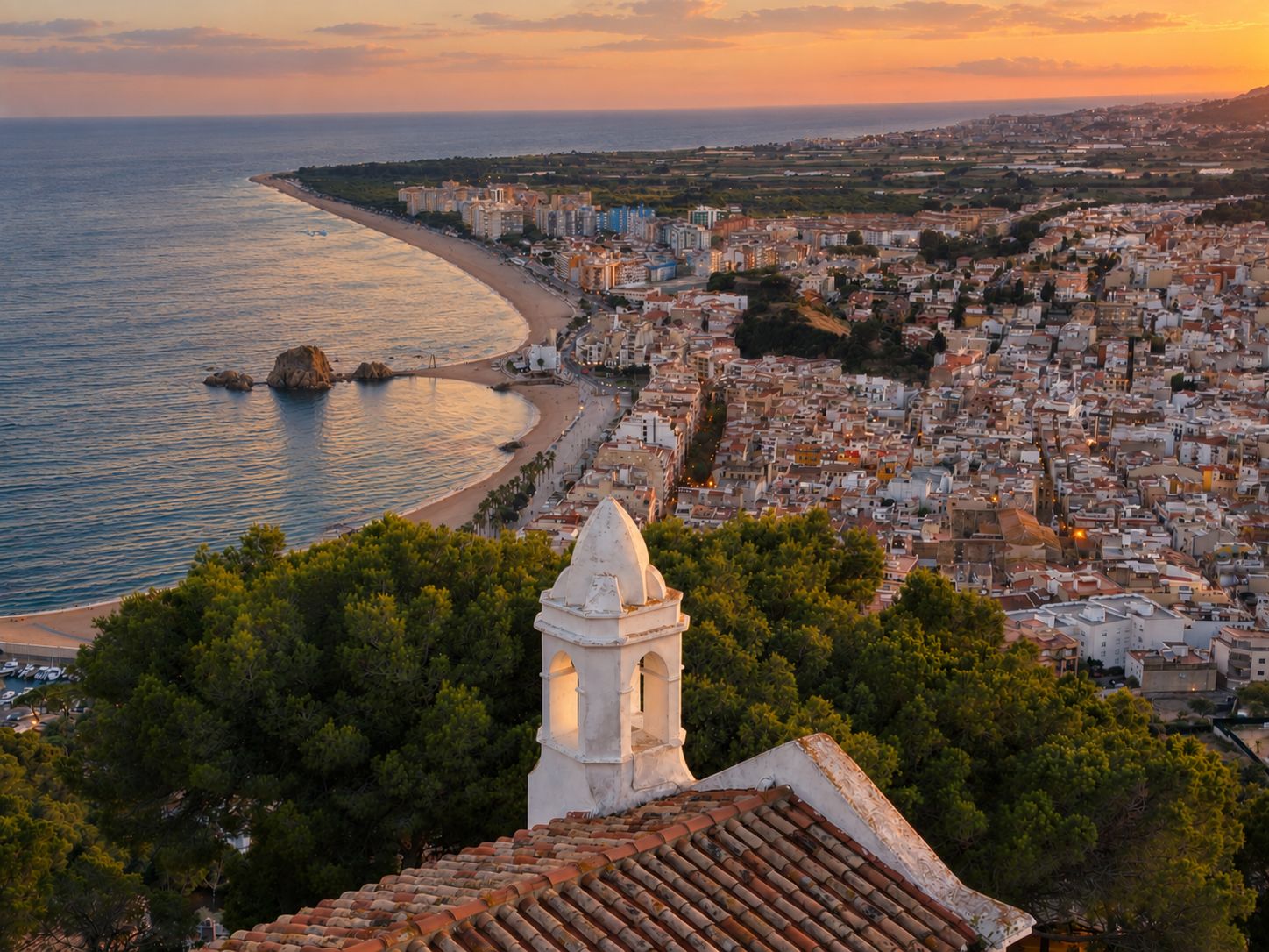 Vista aèria de Blanes a la posta de sol